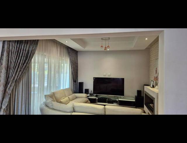 6 BEDROOM HOUSE FOR SALE IN MIDLANDS ESTATE